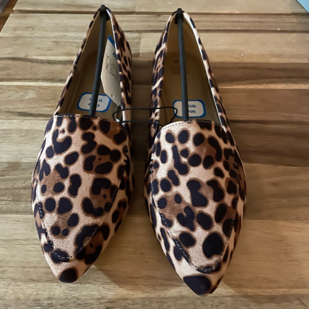 Flat shoes